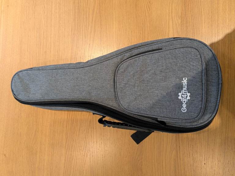 Mahalo Alien Ukulele with Gear4music Gig Bag – Good Condition