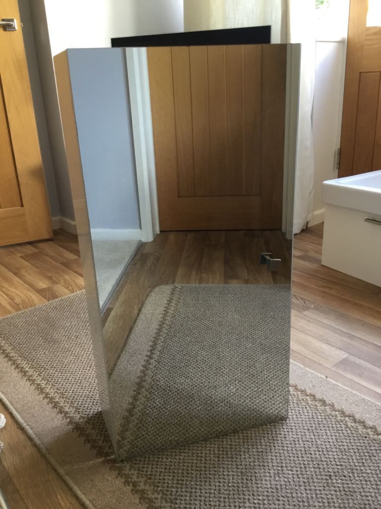 Mirrored wall cabinet