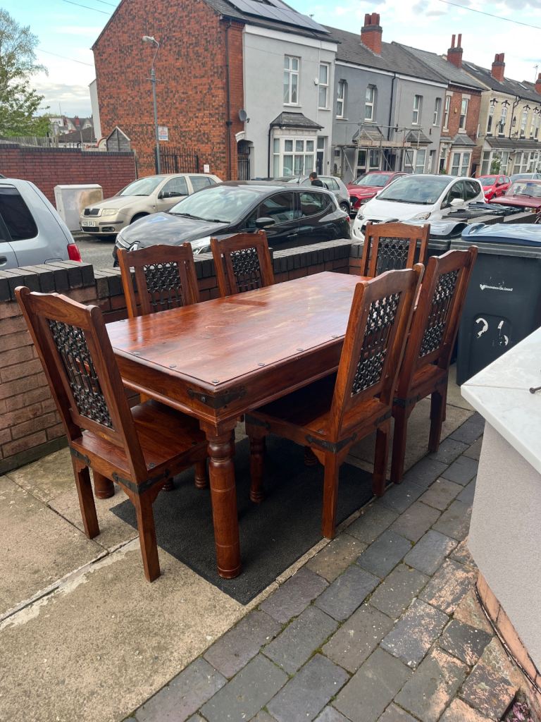 Lovely oak sheesham dining table with 6 chairs 