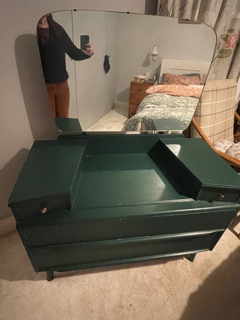 Forest Green Dressing Table with mirror and drawers