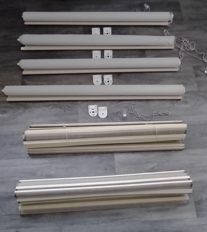 6 Roller Blinds with fittings