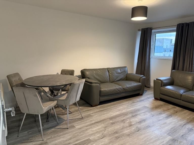 2 bedroom and lounge flat, 10 mins from city centre