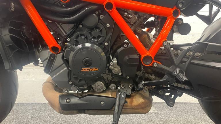 KTM 1290 SUPERDUKE R ** ONE OWNER - TAIL TIDY - JUNE 26 MOT **