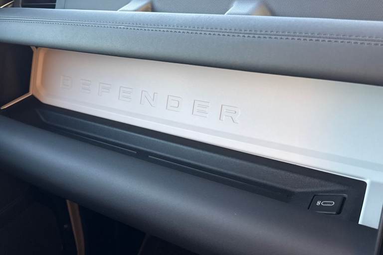 2025 Land Rover Defender 110 3.0 D250 MHEV X-Dynamic SE Auto 4WD Euro 6 (s/s) 5dr SUV Automatic