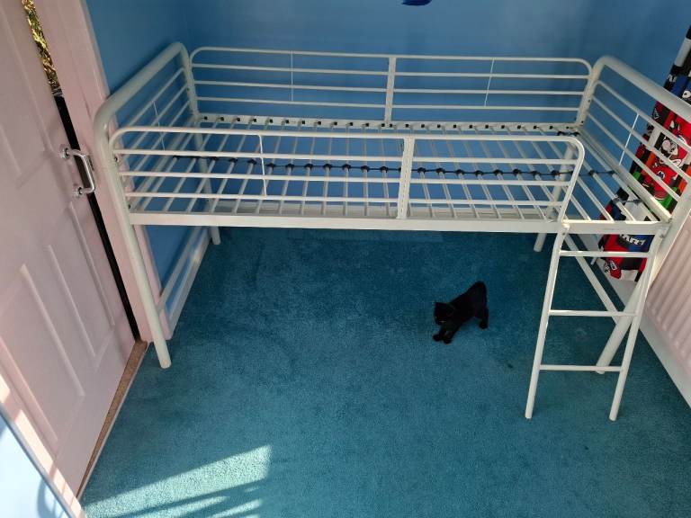 Ikea bed 90x200cm single size. 