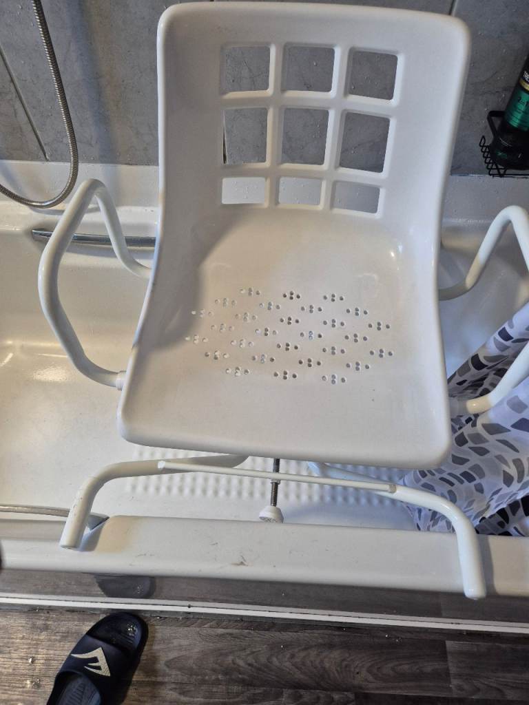 White Shower Chair for Bath – excellent Condition