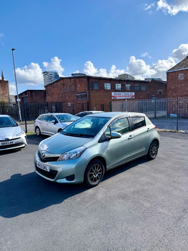 Toyota Yaris (vitz) 2012 automatic 