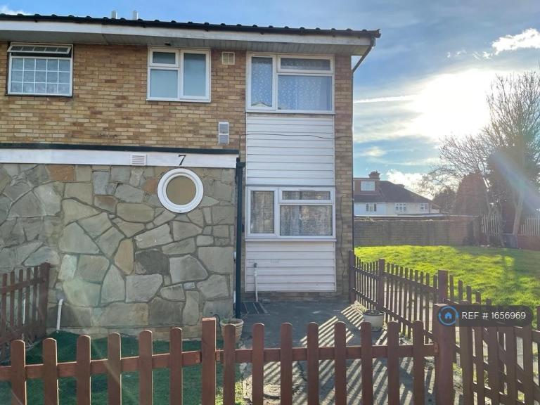 3 bedroom house in Beechcroft Close, Hounslow, TW5 (3 bed) (#1656969)