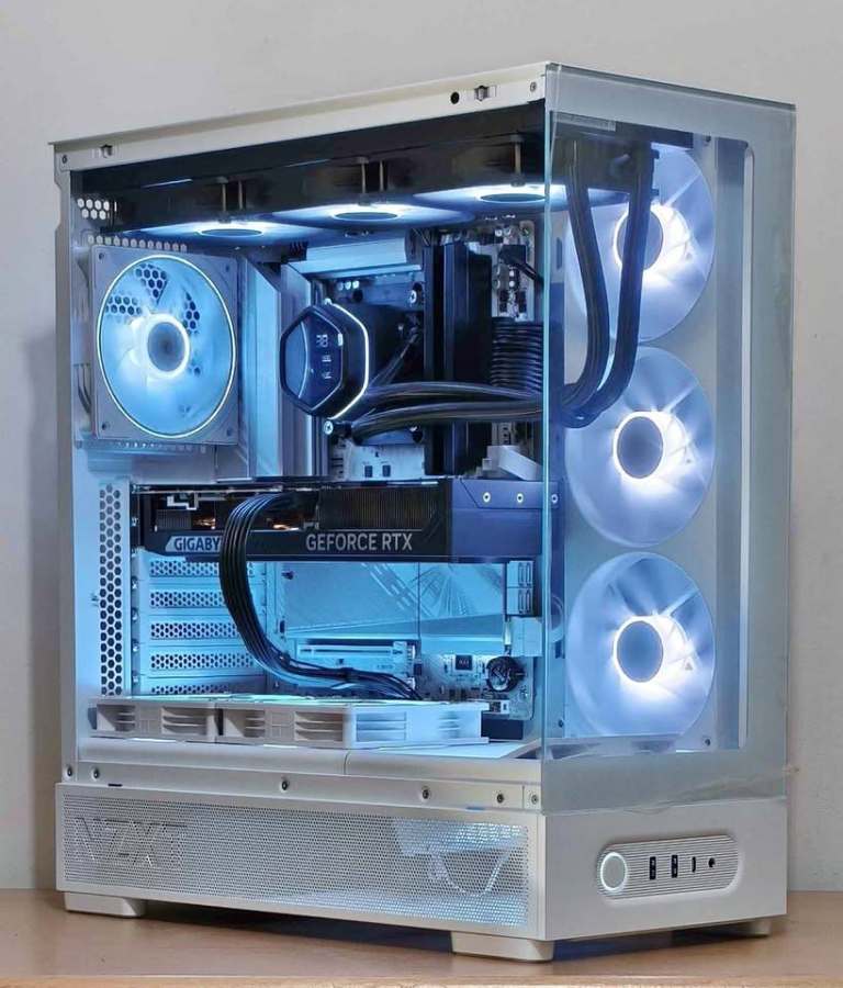 · 🔥 HIGH-END GAMING PC – RYZEN 7 9850X3D | RTX 5070 | 32GB TUNED DDR5 | 2TB NVMe | WiFi 7 🔥
