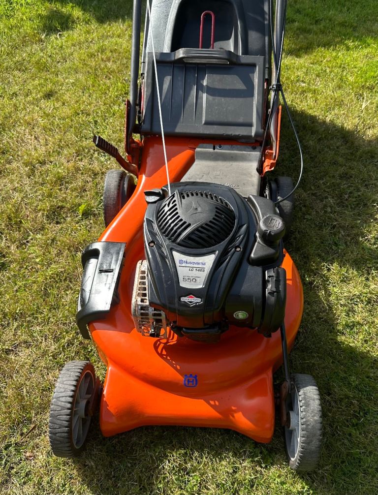 Husqvarna 21”cut petrol self propelled Briggs engine lawnmower serviced mower