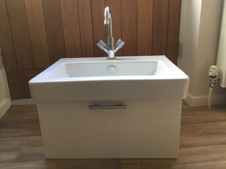 White Ceramic Sink Unit with Tap – Good Condition