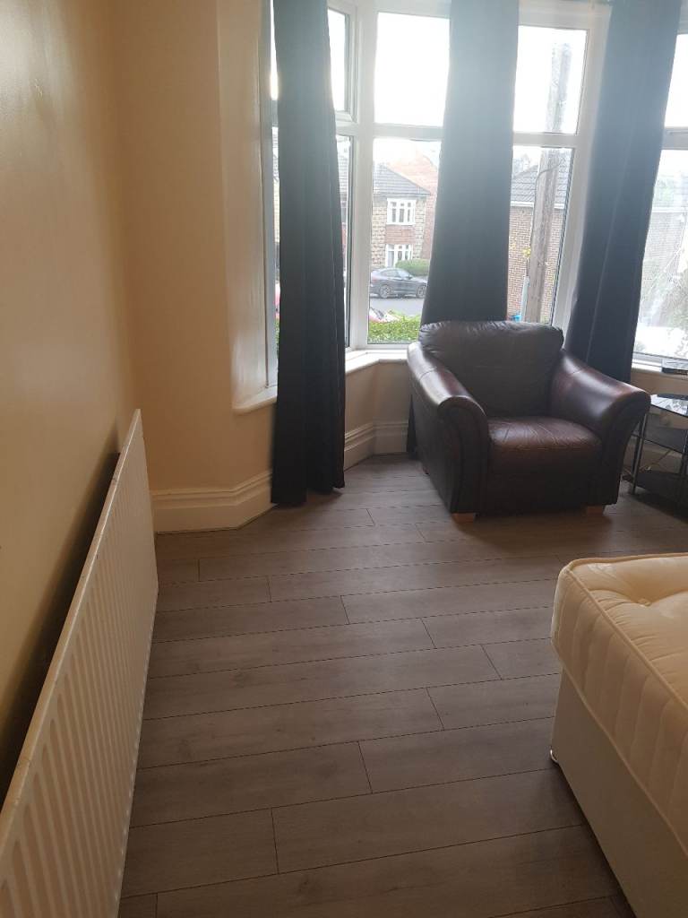 Large Double Bedroom to let S2- Recently renovated