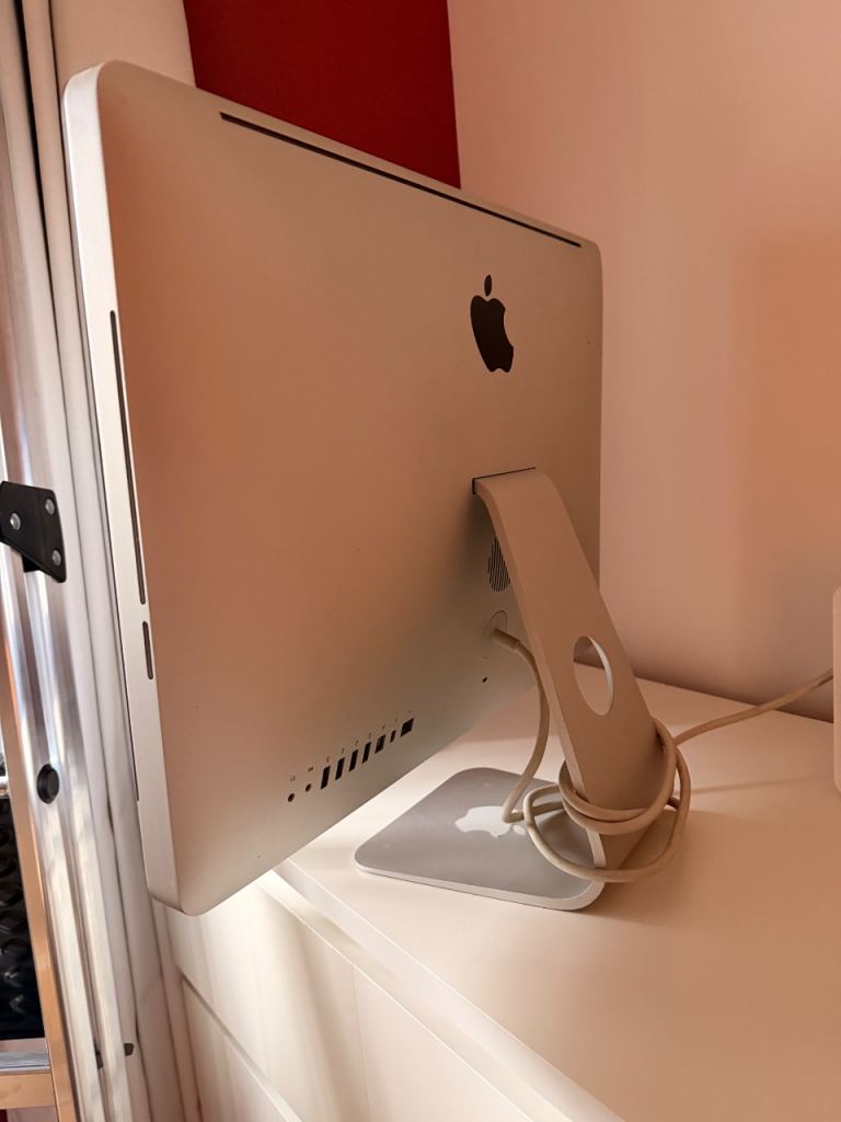 2011 APPLE-MACINTOSH 