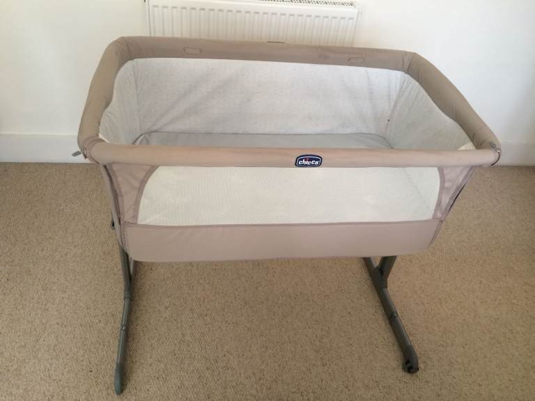 Chicco Next2Me Bedside Crib – Beige, Good Condition