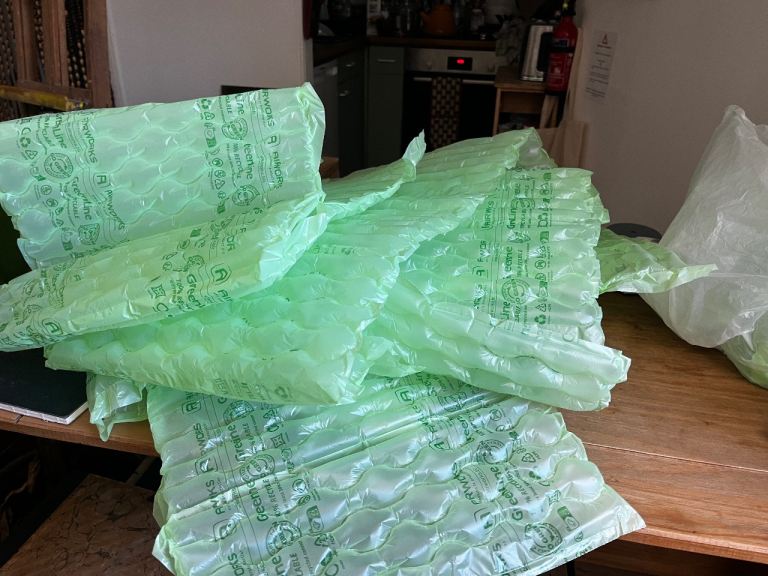 Bubble wrap packaging material