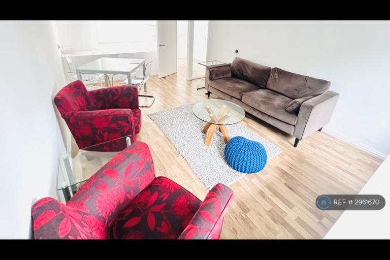 1 bedroom flat in Setchell Way, London, SE1 (1 bed) (#2961670)