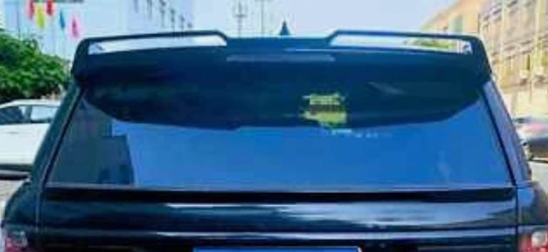 Range Rover Sport l494 on rear spoiler.