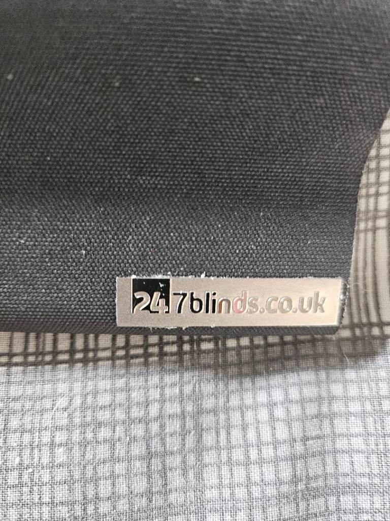 Blackout roller blind