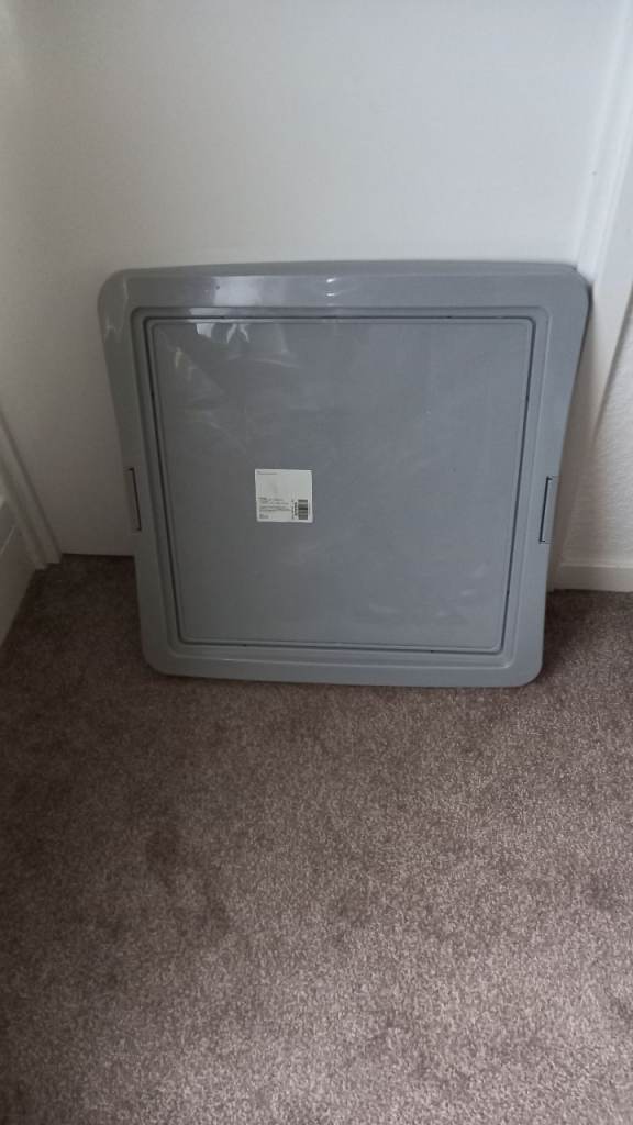 Puppy Pad Holder and 97 puppy pads