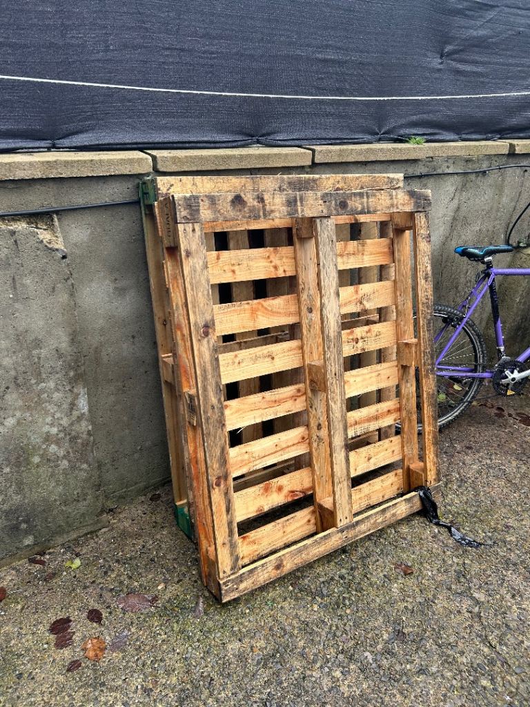 2 free PALLETS collect from BRADFORD 