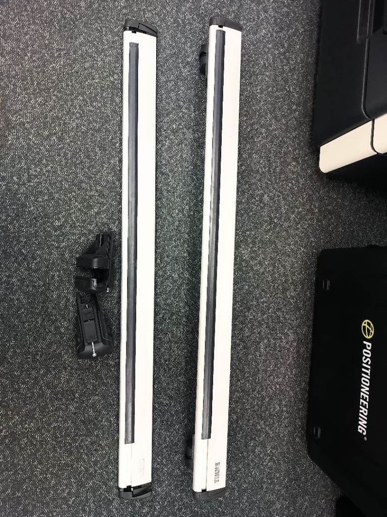 Roof bar for compact car