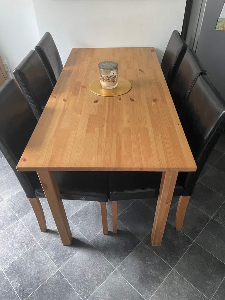 Dining table and 6 chairs 