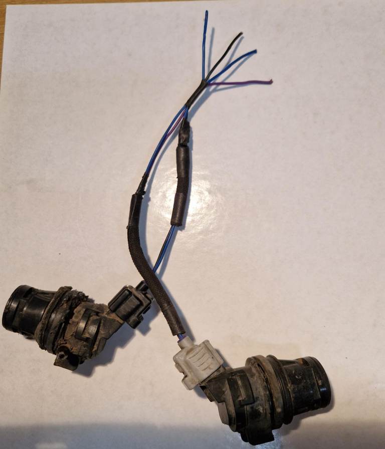 genuine toyota estima 2006 window washer pumps in good working condition