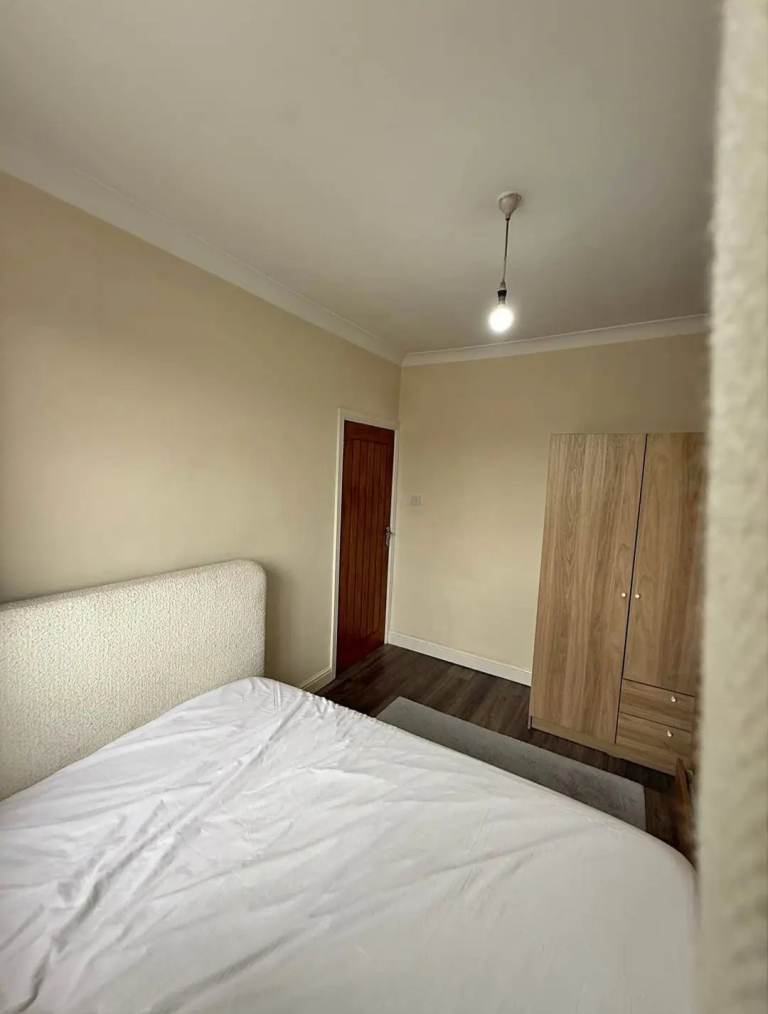 Shared Double room in Downham way, Bromley, BR1
