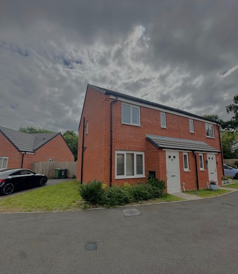  3 bedroom en suite 2 bathrooms 3 toilets  Off Road parking Shepshed 