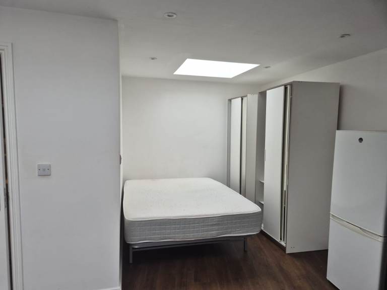 Studio apartment for 2 people in Edmonton