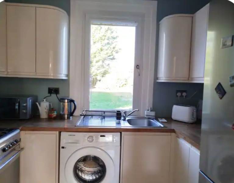 To RENT 2 Bed Flat, Stenhouse Road, EH11