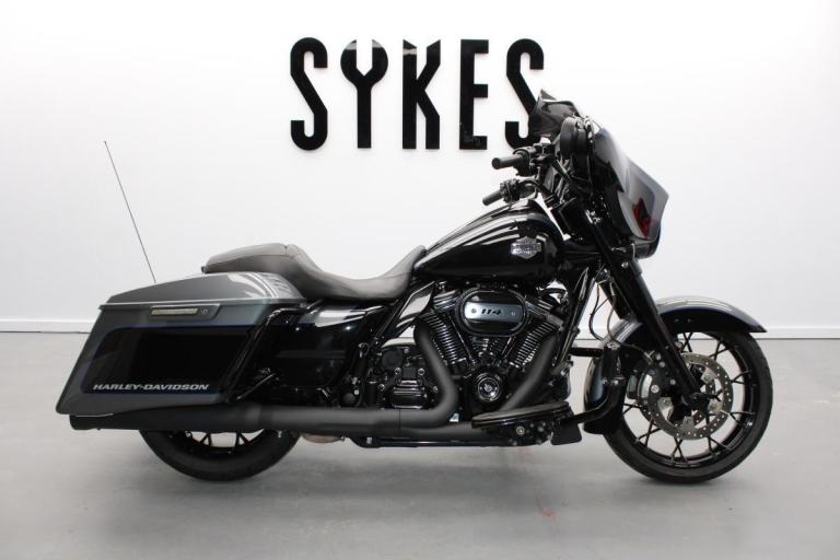 2021 Harley-Davidson FLHXS Touring Street Glide 114 in Gauntlet Grey and Black