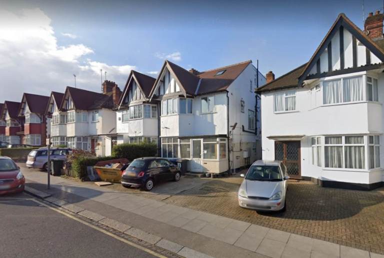 Large Studio Apartment – Heathfield Gardens, Brent Cross, NW11