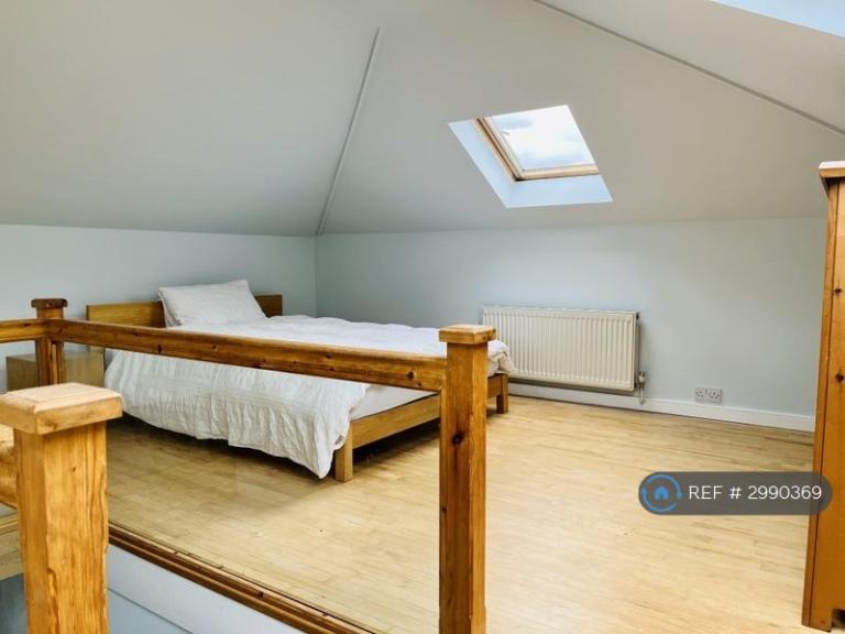 1 bedroom in Cheltenham Road, London, SE15 (#2990369)