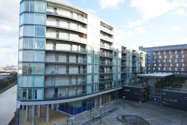 3 bed flat to rent Vantage Building, Hayes UB3