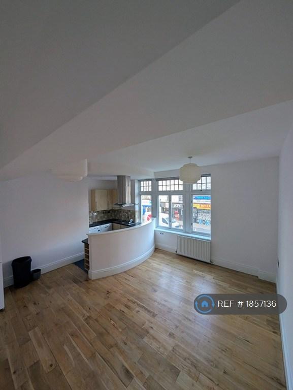 2 bedroom flat in Mare Street, London, E8 (2 bed) (#1857136)