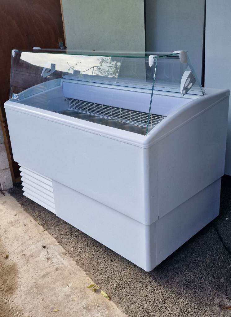 ISA NEW B GRADE COMMERCIAL ICE CREAM DISPLAY FREEZER FULLY WORKING EXCELLENT CONDITION 