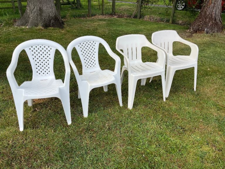 4 Plastic Garden Chairs