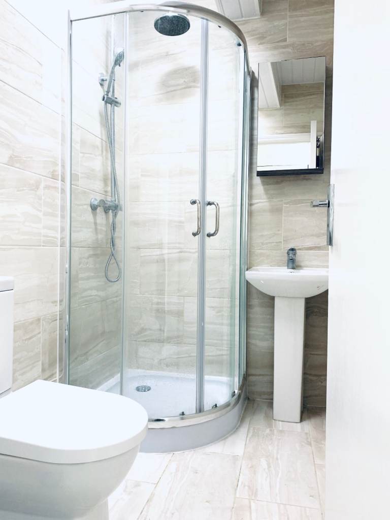 REFURBISHED: COMPLETE INDEPENDENT STUDIO: NEXT TO EASTHAM STATION: ALL BILLS INCLUSIVE 