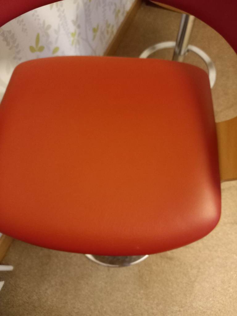 2 stools fixed height