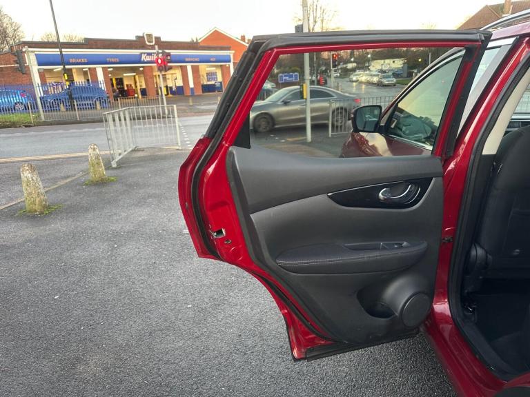 2015 Nissan Qashqai 1.2 DiG-T N-Tec+ 5dr HATCHBACK PETROL Manual