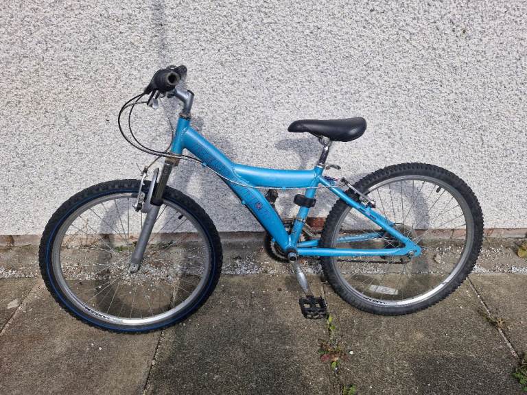 Kids Revolution mountain bike 18 gears age 6-11