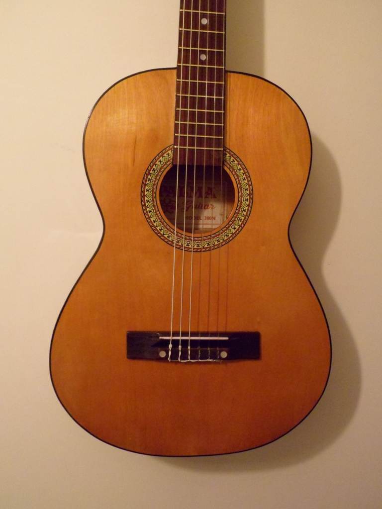 **KOREAN  MADE  3/4  CLASSICAL  GUITAR**