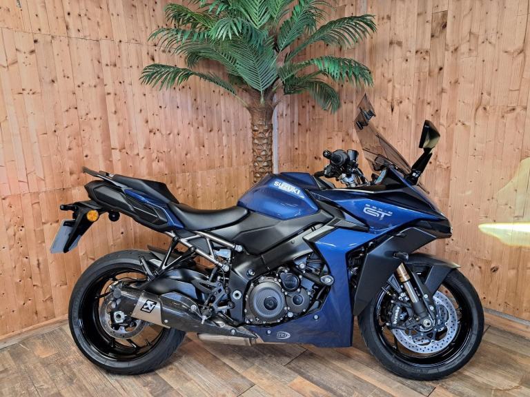 SUZUKI GSXS1000 GT - 2022 - 3739 MILES - AKRAPOVIC - EXCEPTIONAL CONDITION