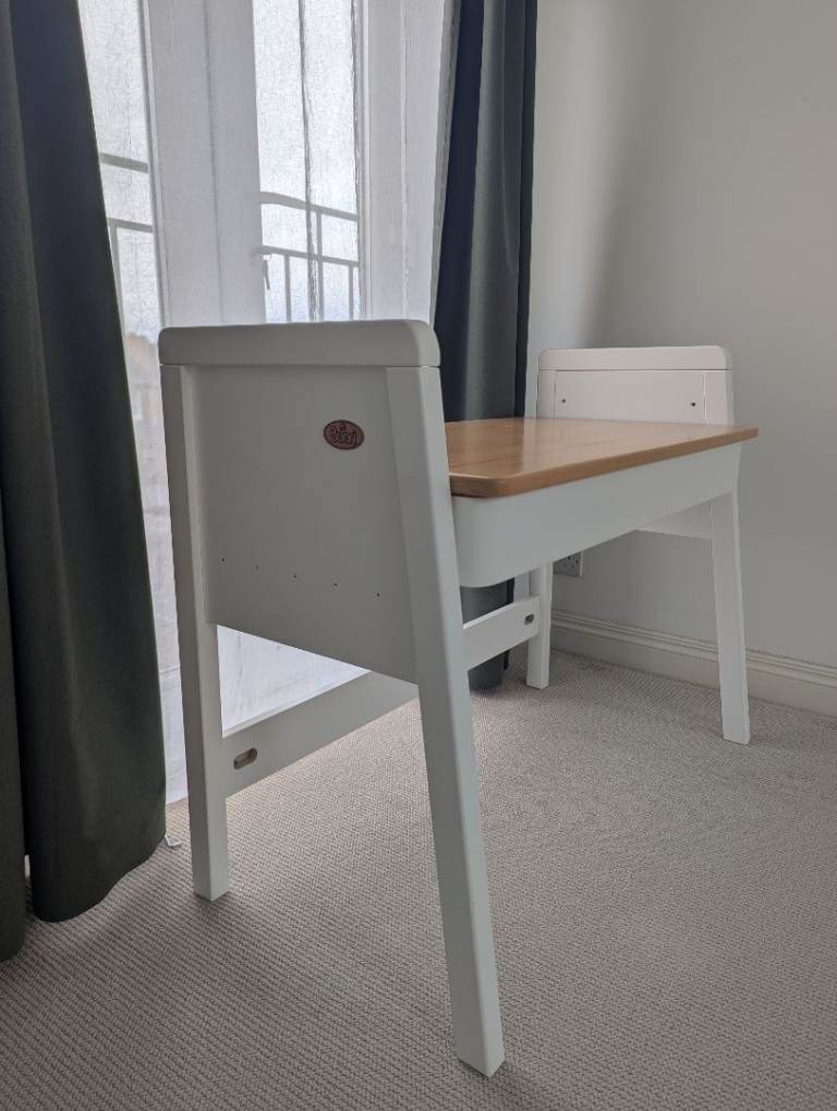 Boori children's desk - adjustable height