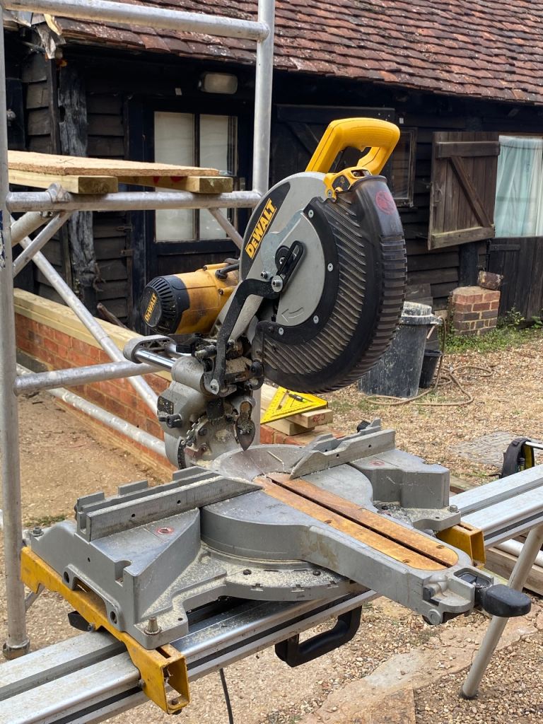 DeWalt DW718V 305mm Mitre Saw – Good Condition, Full Working Order