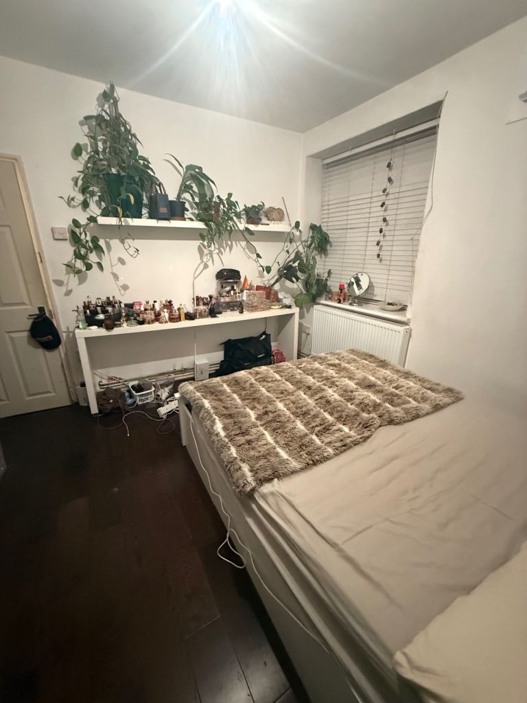 Large room to rent 