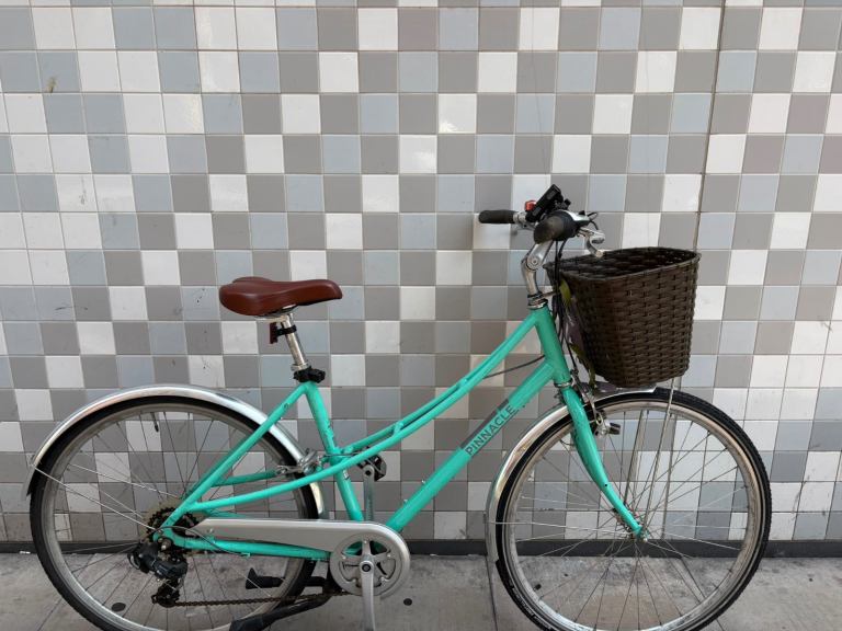 Pinnacle City Bike with Basket – Green