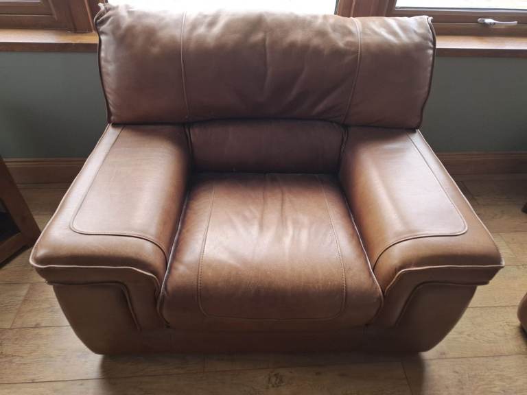Good Condition Brown Leather Sofa Set