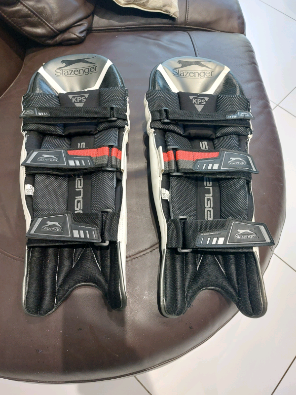 Cricket batting pads youth/boys very good quality 